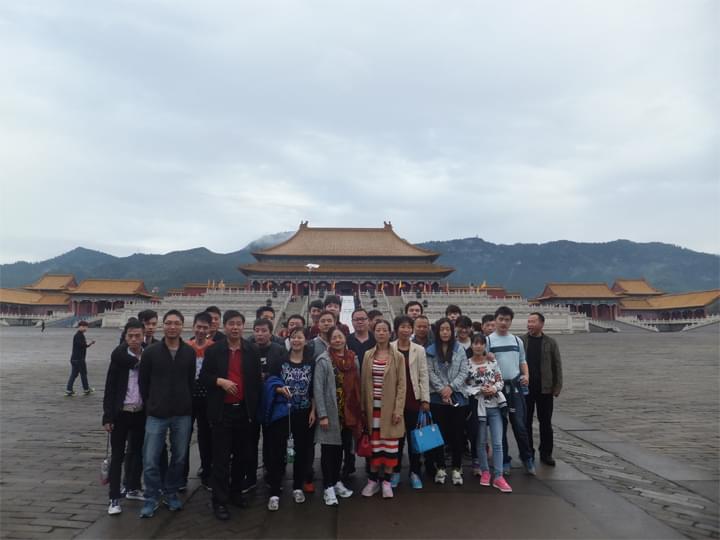 2015-11月，韋柏公司組織橫店旅游